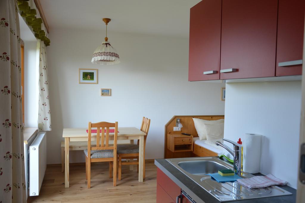 Biobauernhof Wolf-Hof Appartement Pressbaum Kamer foto
